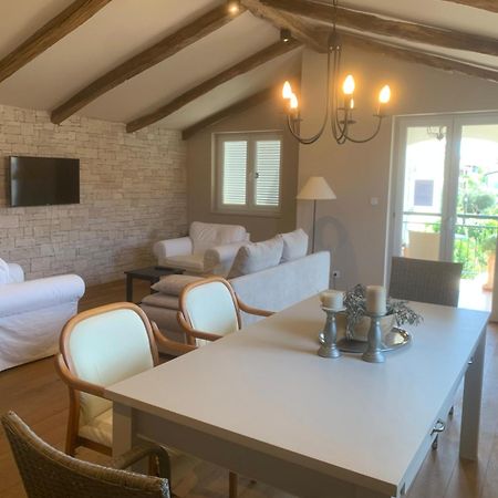 Dachgeschoss-Apartment "Andemi" In Istrien Novigrad  Bagian luar foto