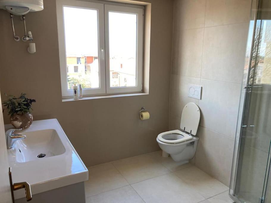 Dachgeschoss-Apartment "Andemi" In Istrien Novigrad  Bagian luar foto
