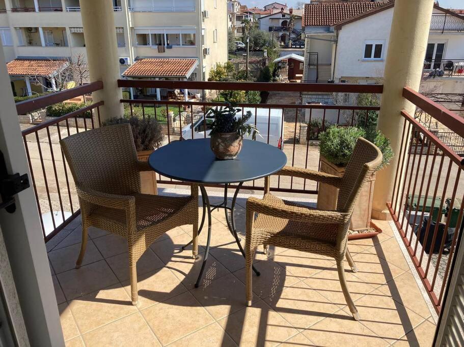 Dachgeschoss-Apartment "Andemi" In Istrien Novigrad  Bagian luar foto